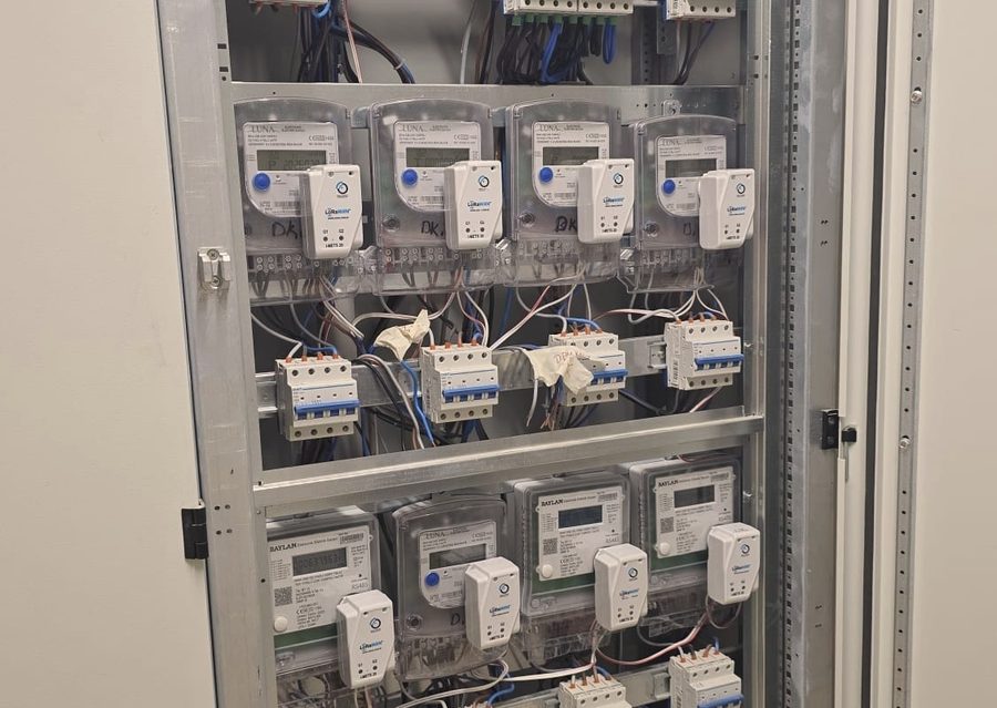 Elektrik dağıtım şebekesinde saha görüntüsü